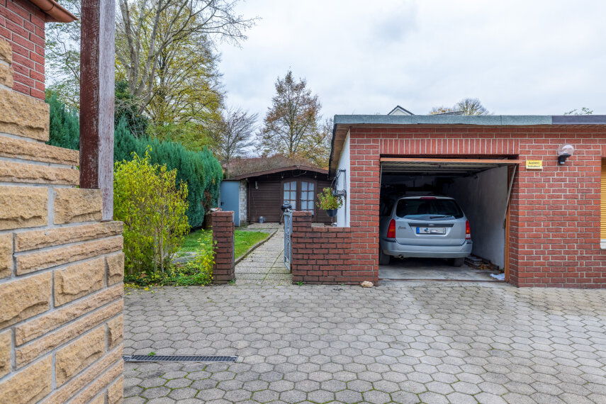 Garage & Garten Eingang